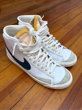 Nike Blazer Mid '77 White with Dark Green Swoosh Men Size 8